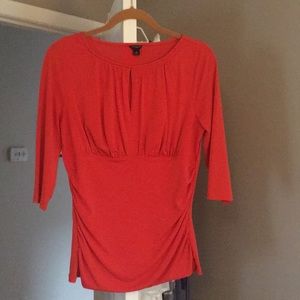 Keyhole neck, fitted top with 3/4 sleeves.